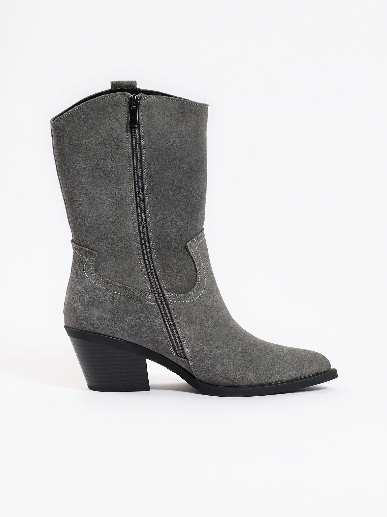 Сапоги-казаки укороченные  серого цвета из натуральной замши